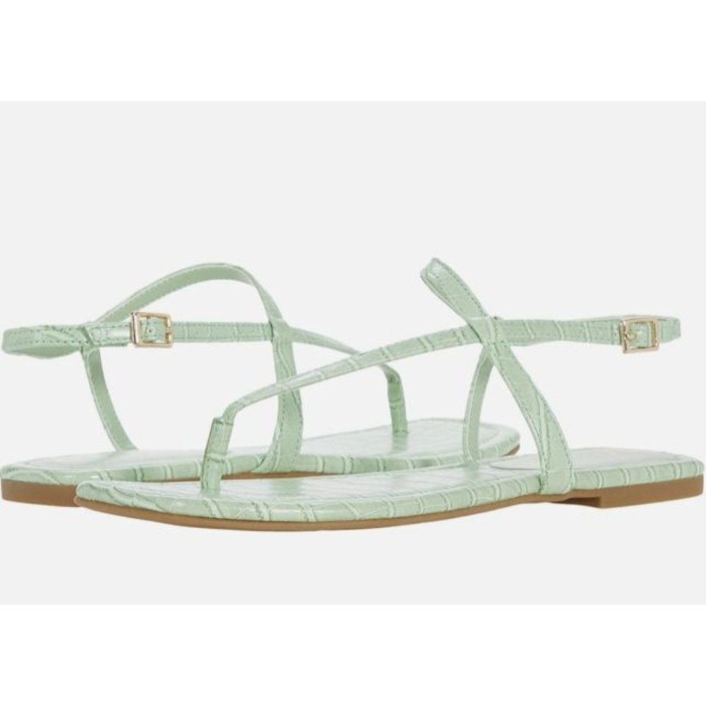 Unisa Aubrey Thong Flat Sandals in Green